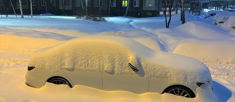 Более тысячи рабочих расчищали дворы Казани от сугробов В Казани на уборку дворов от снега вышли около ...
