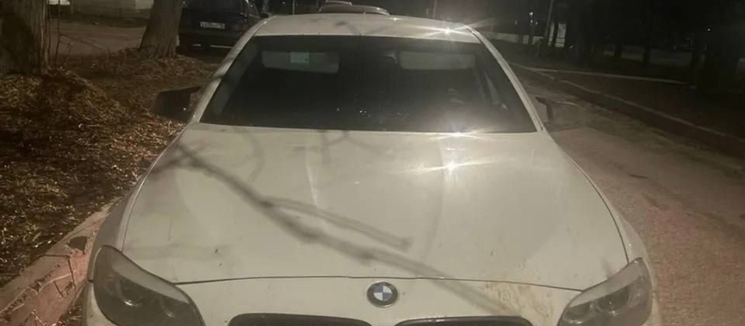 В Татарстане водитель BMW прокатил инспектора на капоте и попытался скрыться В Лениногорске водитель BMW проигнорировал треб...