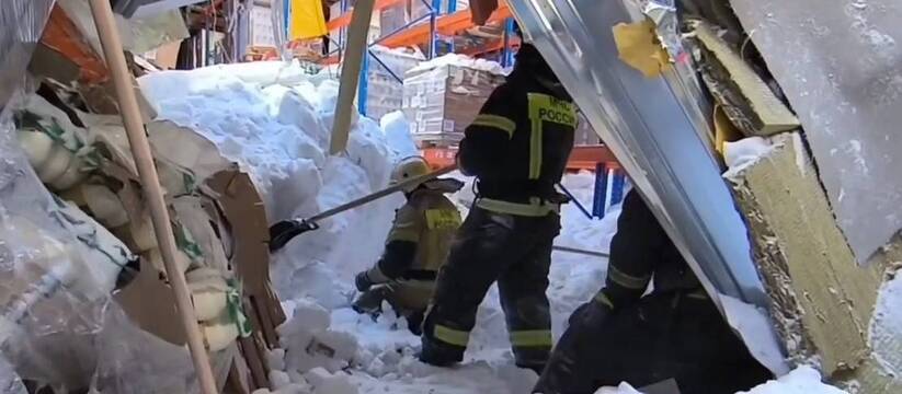 В Зеленодольске ищут пострадавших после обрушения крыши склада На складе в Зеленодольске, где утром произошло ...